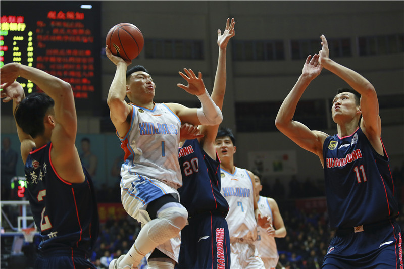 新疆男篮逆转胜广厦，继续领跑榜单