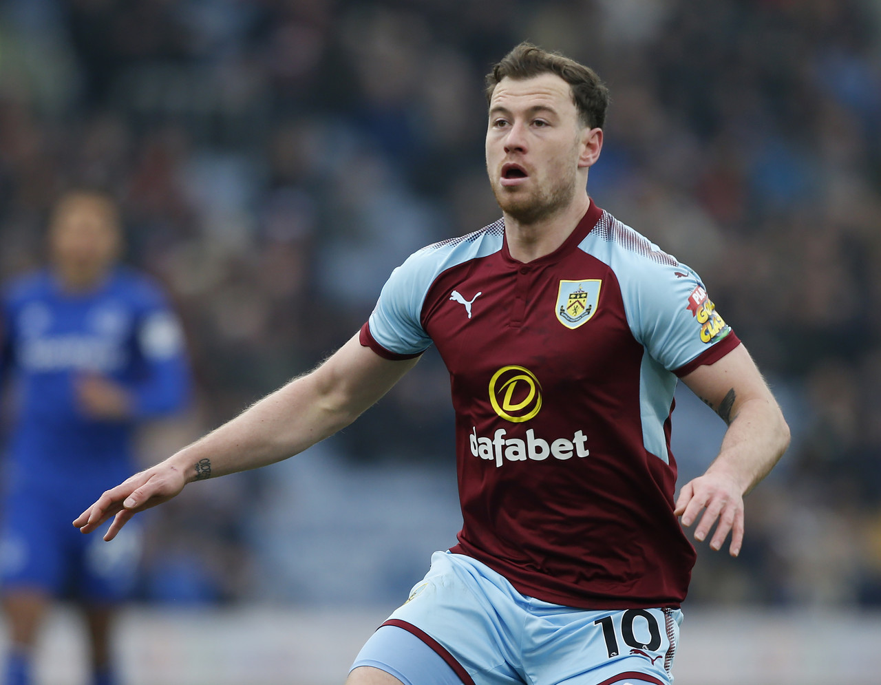 九州娱乐-包含伯恩利球员因伤退出赛场，影响球队表现的词条